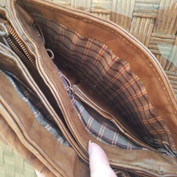 Wilsons Crossbody Bag Distressed Leather Brown Small Medium Size 8" x 9" - Picture 13 of 16